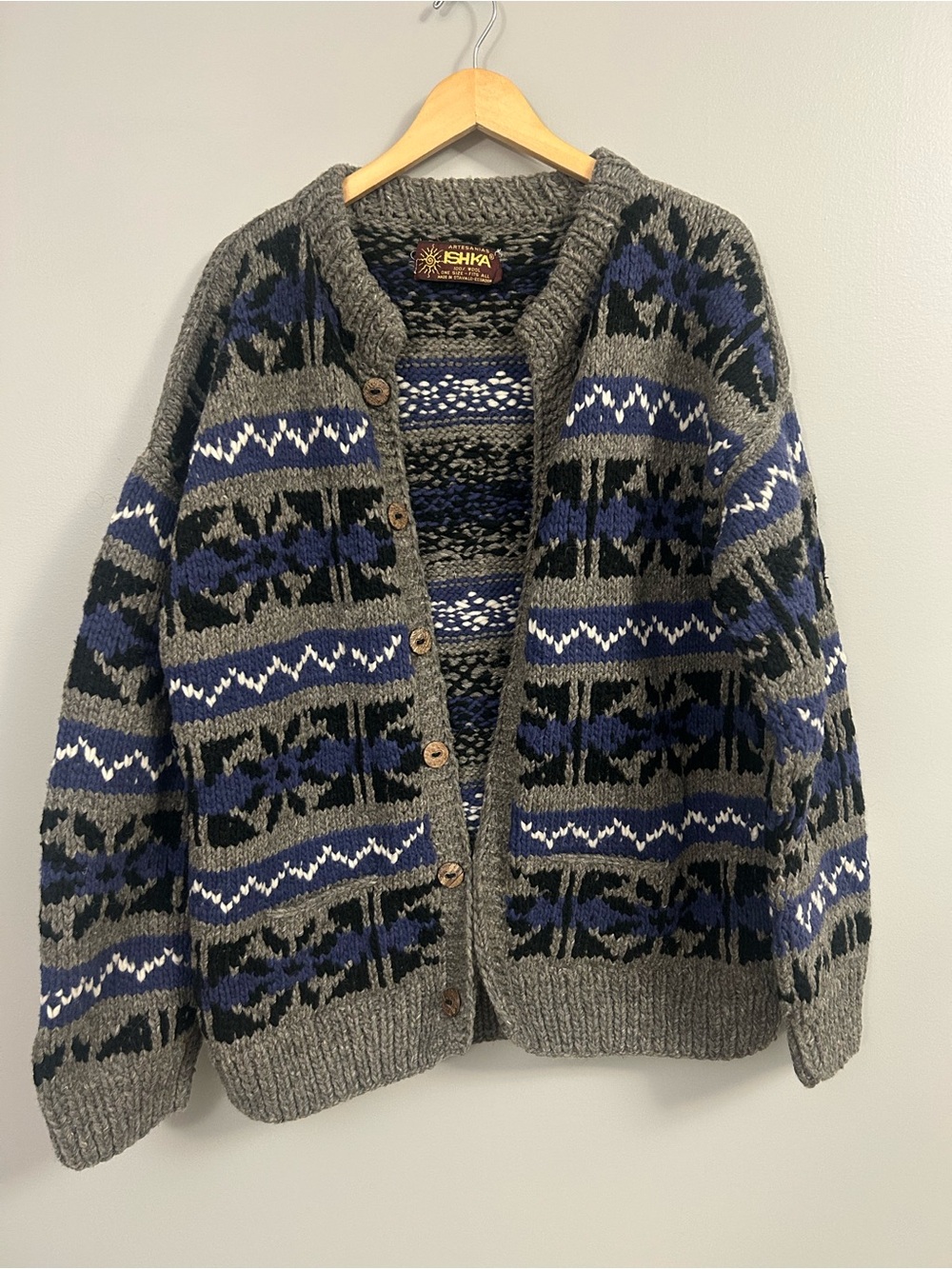 Artesanias Ishka 100% Wool Ecuador Men Grey Blue Patterned Wood Button Cardigan